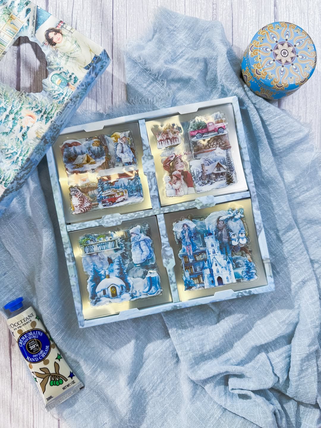 ✨❄️ صندوق 100 ملصق ❄️✨