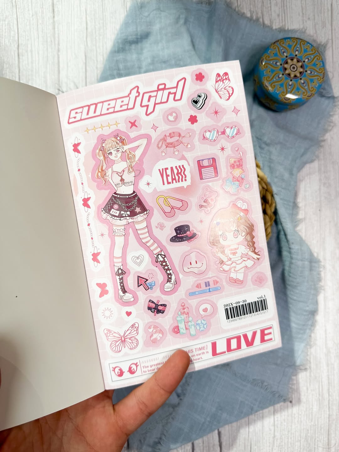 ✨🩷 مجلة الملصقات الكبيرة 🩷✨  نسخة الأنمي 🍭✨