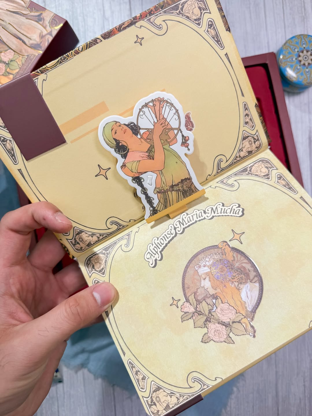 ✨🌺 صندوق الفونس ماريا ماتشا 🌺✨