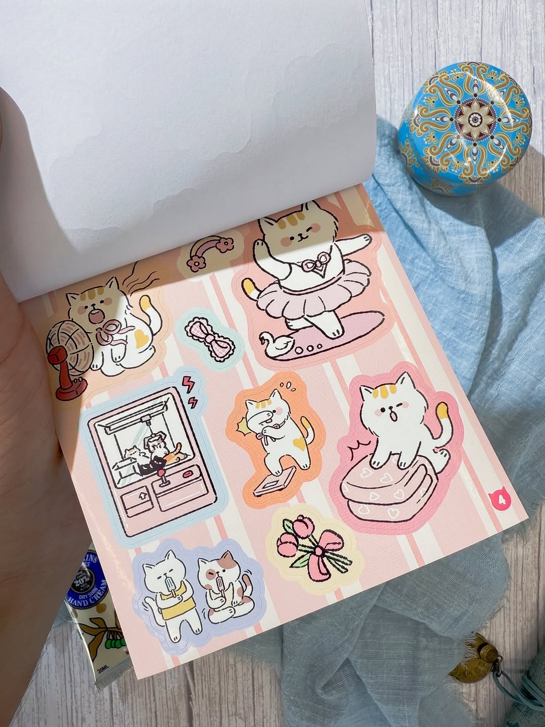 دفتر ملصقات Lucky Cat