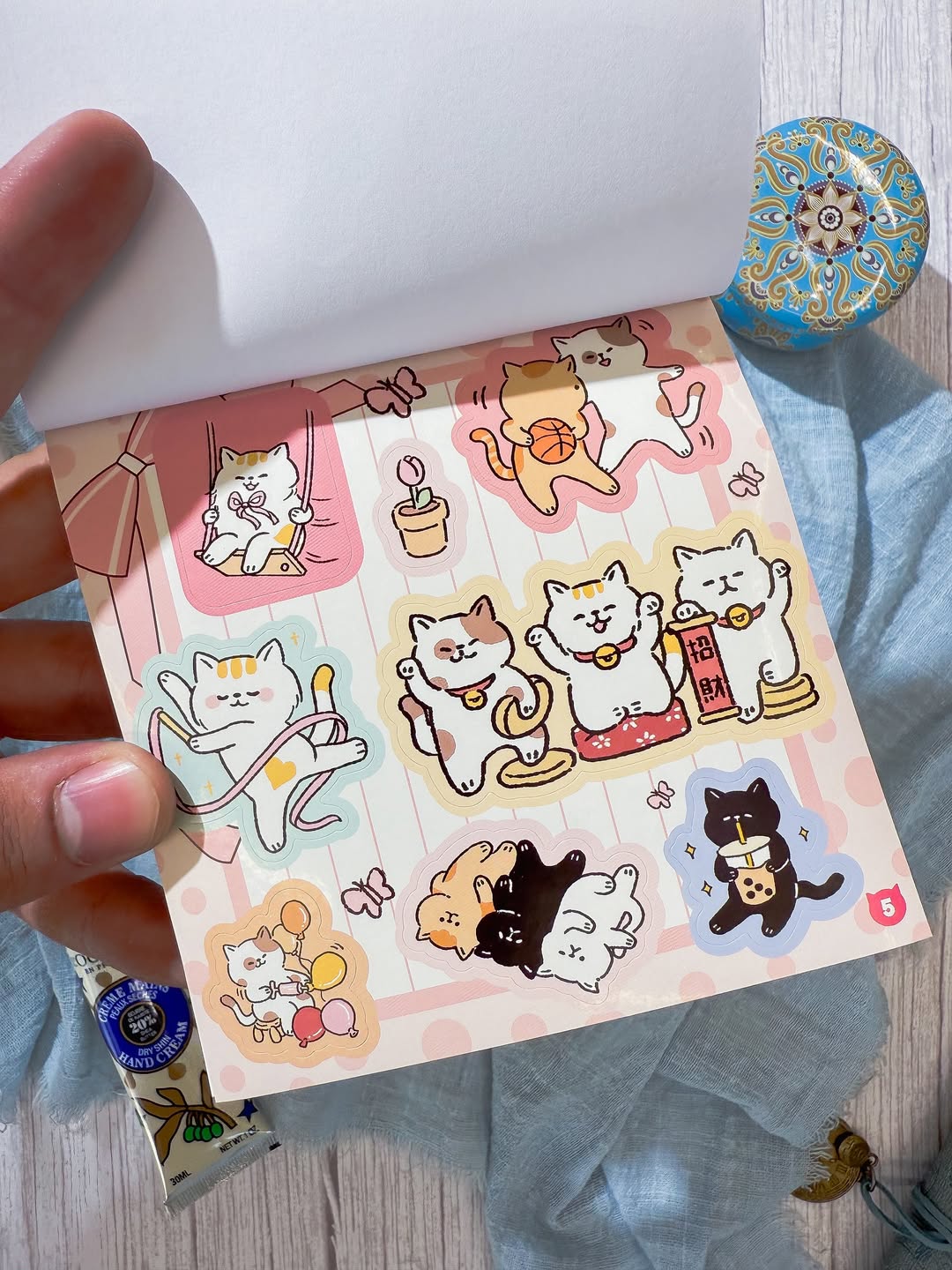 دفتر ملصقات Lucky Cat
