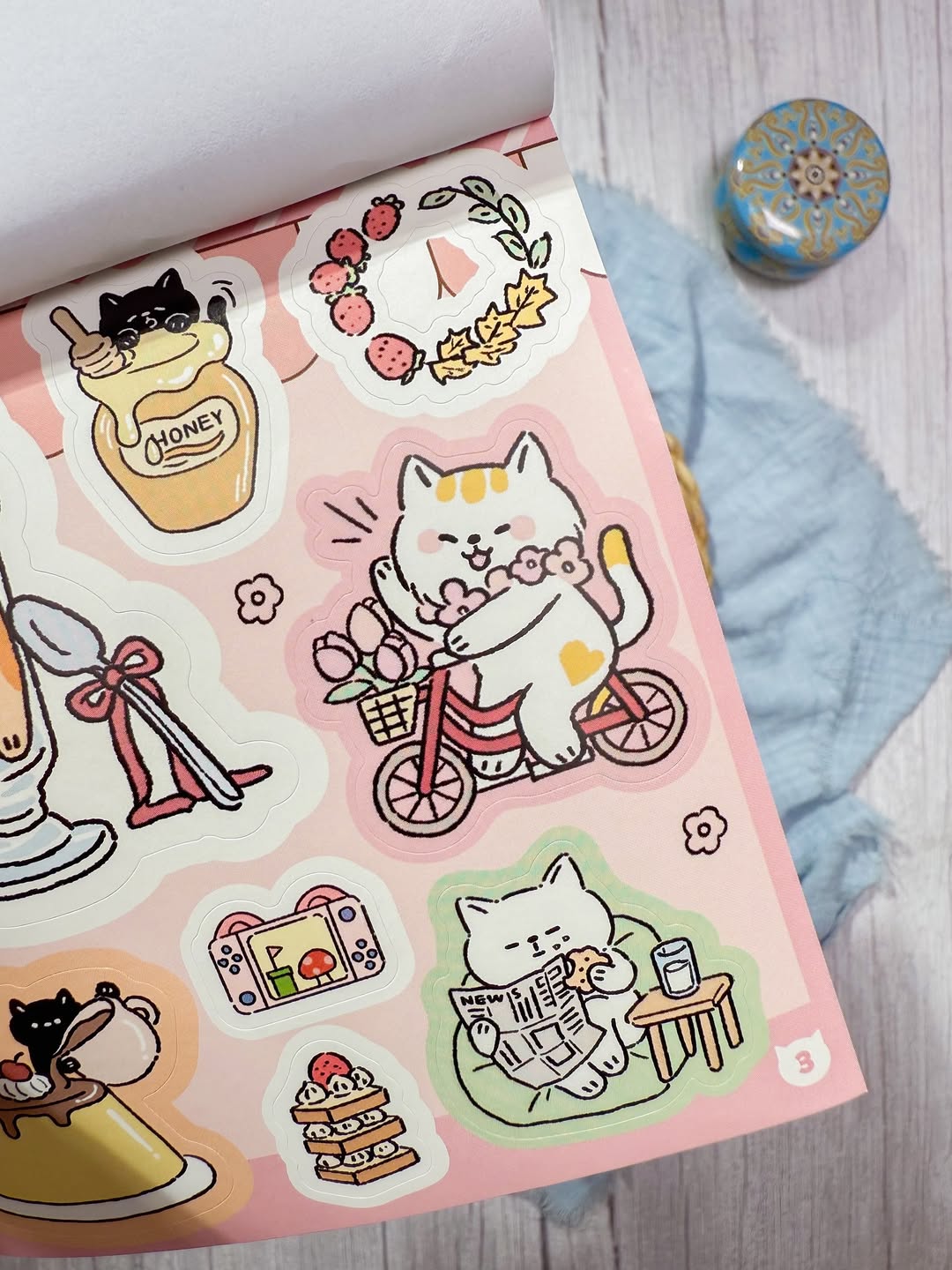 ✨🐈 دفتر ملصقات Lucky cat 🐈✨